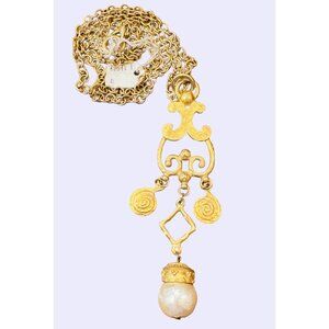 Vintage Designer Style 1980s Hammered Matte Gold Tone Scroll Pendant Necklace